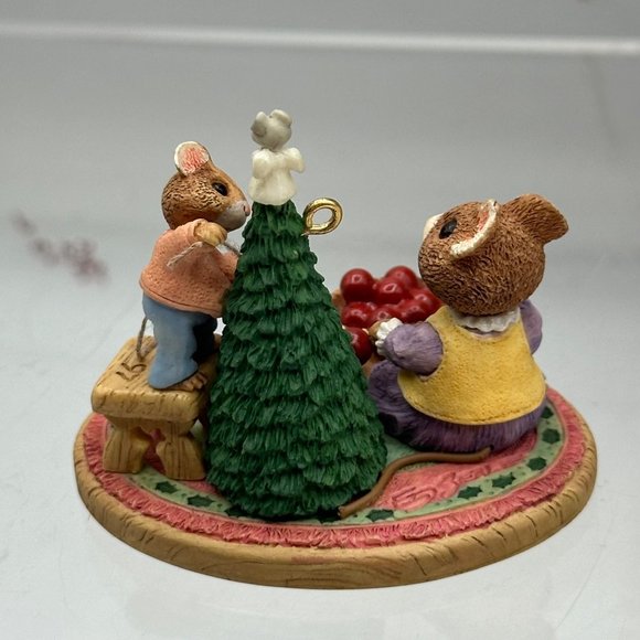 Hallmark Keepsake Ornament The Perfect Tree Tender Touches Mouse Vintage 1997 - Picture 2 of 7